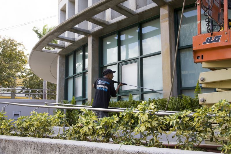 Commercial Window Washing